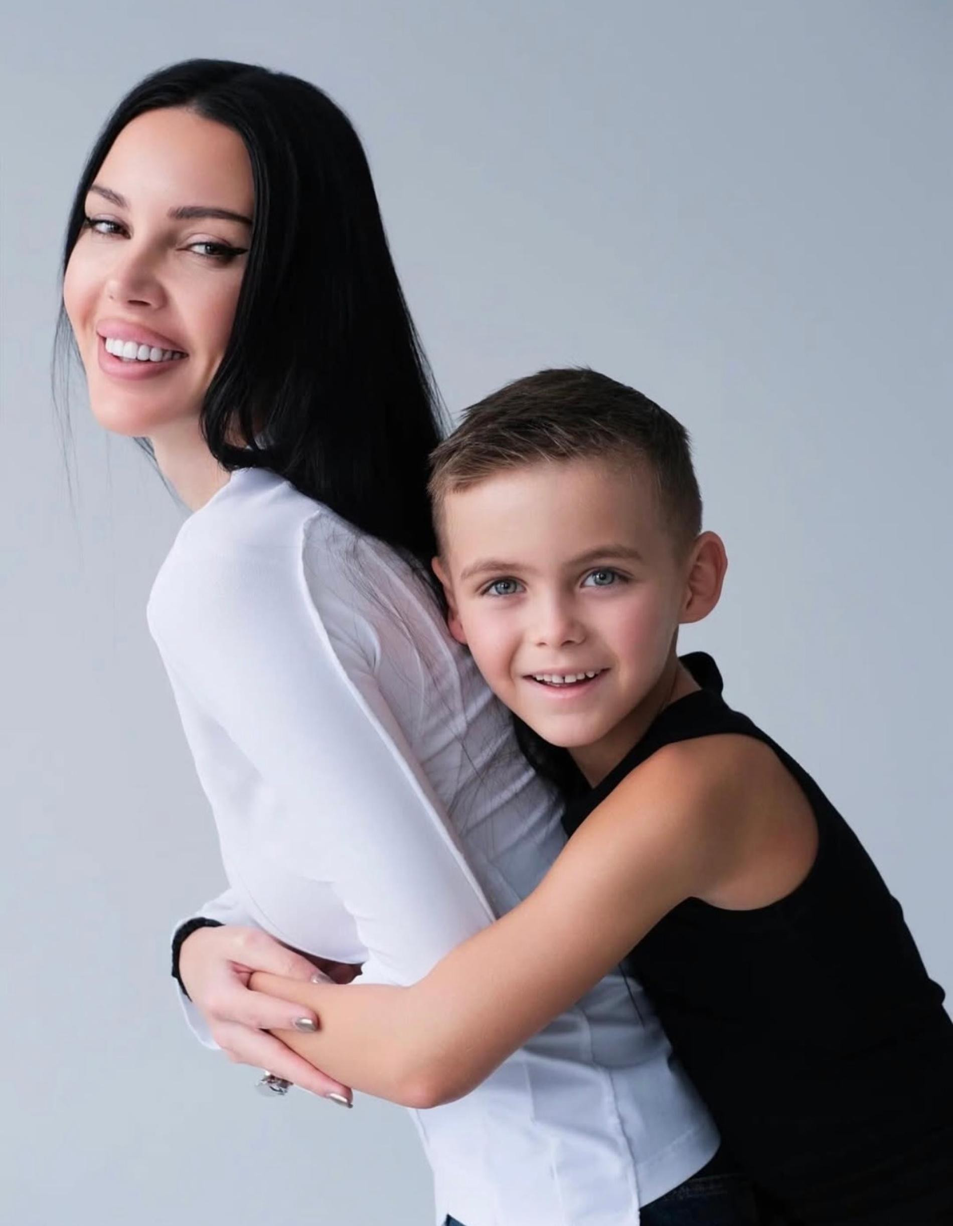 Оксана Самойлова с сыном Давидом. Фото: Инстаграм (запрещён в РФ) @samoylovaoxana