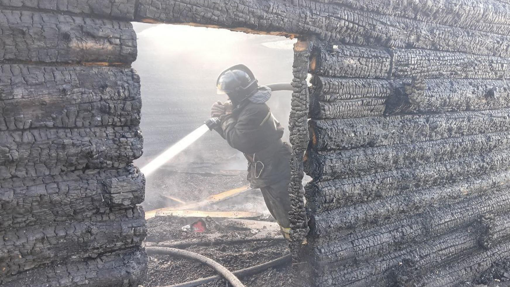 Ликвидация пожара. Фото: телеграм-канал @mchsUR