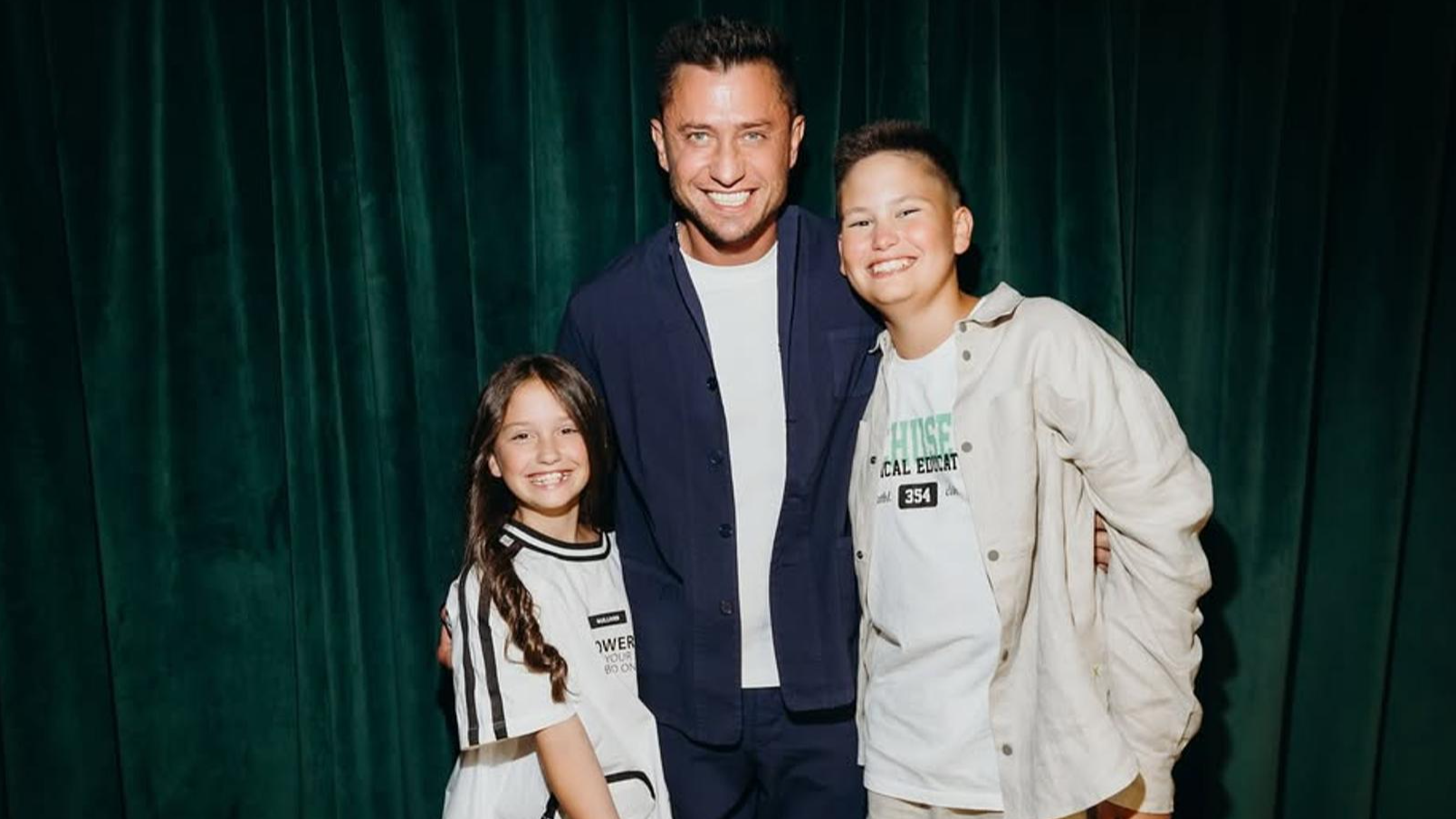 Павел Прилучный с сыном Тимофеем и дочерью Мией. Фото: Инстаграм (запрещён в РФ) @bugevuge