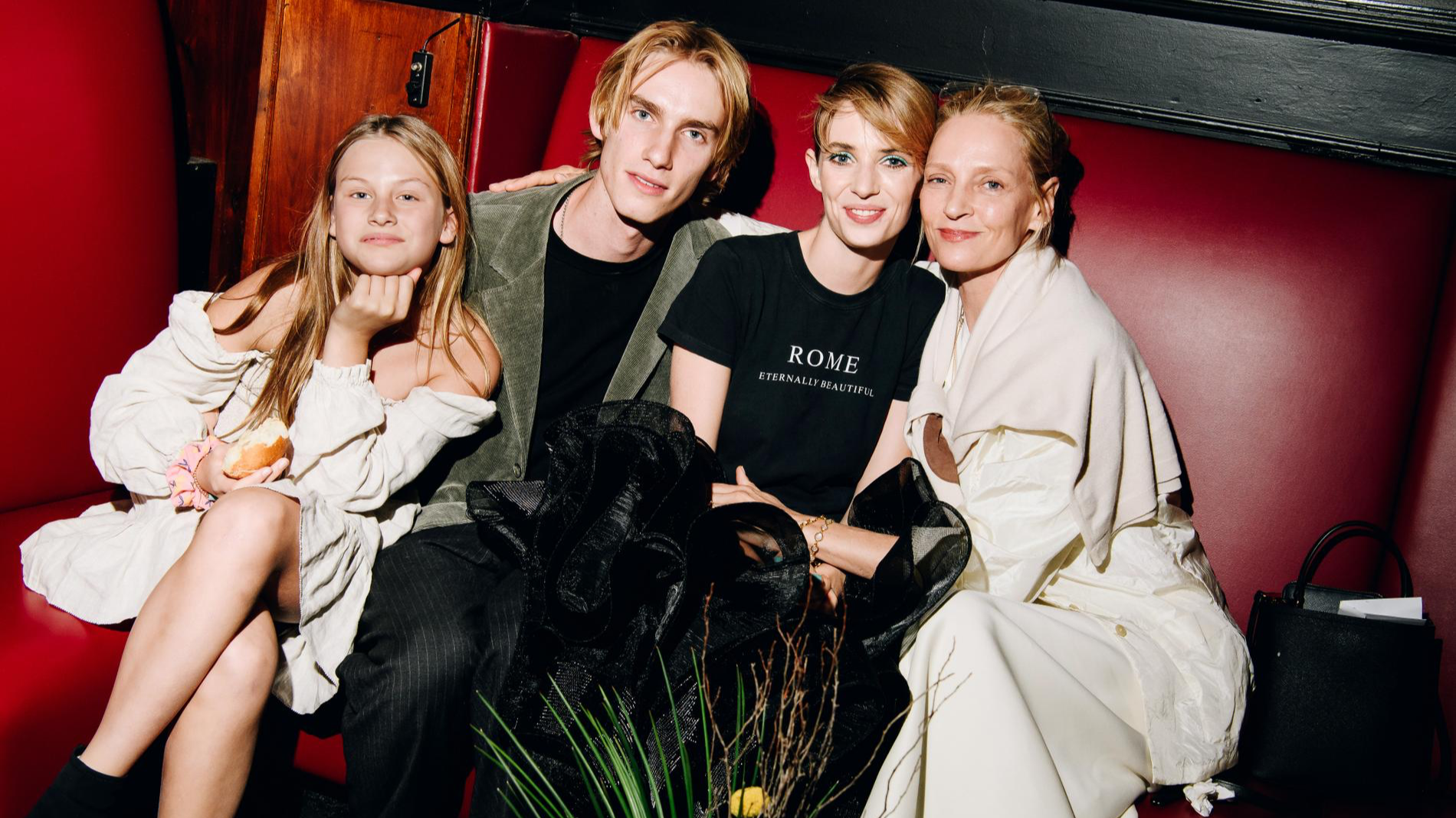 Ума Турман с детьми. Фото: Getty Images