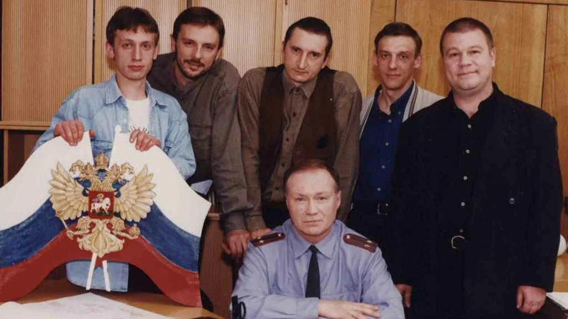 Кадр из сериала «Улицы разбитых фонарей»: Кинопоиск