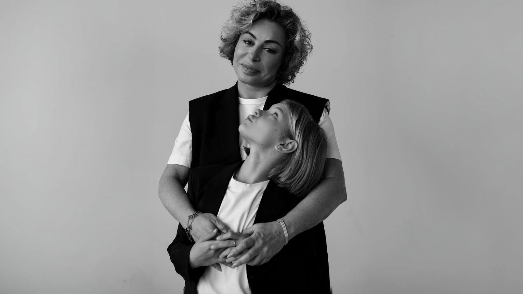 Симона Юнусова с внучкой Алисой. Фото: Инстаграм (запрещён в РФ) @simona280