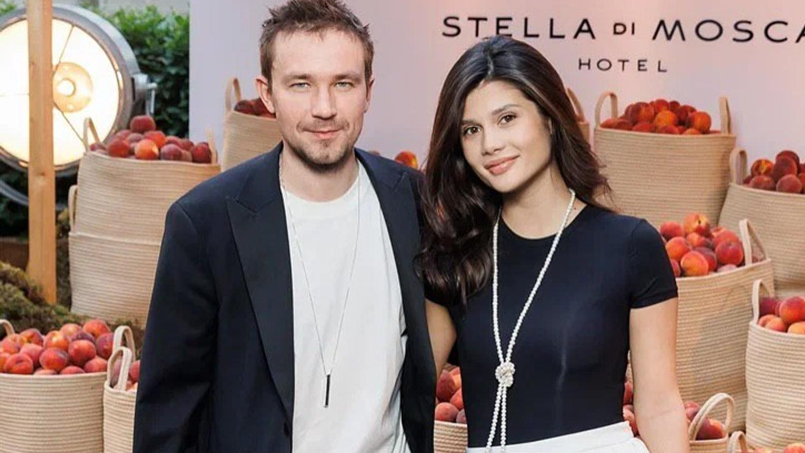 Александр Петров с супругой Викторией. Фото: Инстаграм (запрещён в РФ) @actorsashapetrov