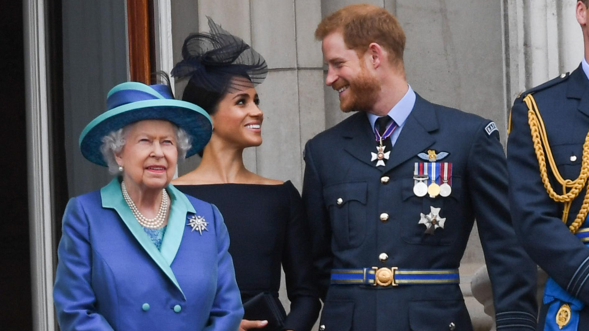 Елизавета II, Меган Маркл и принц Гарри. Фото: Getty Images