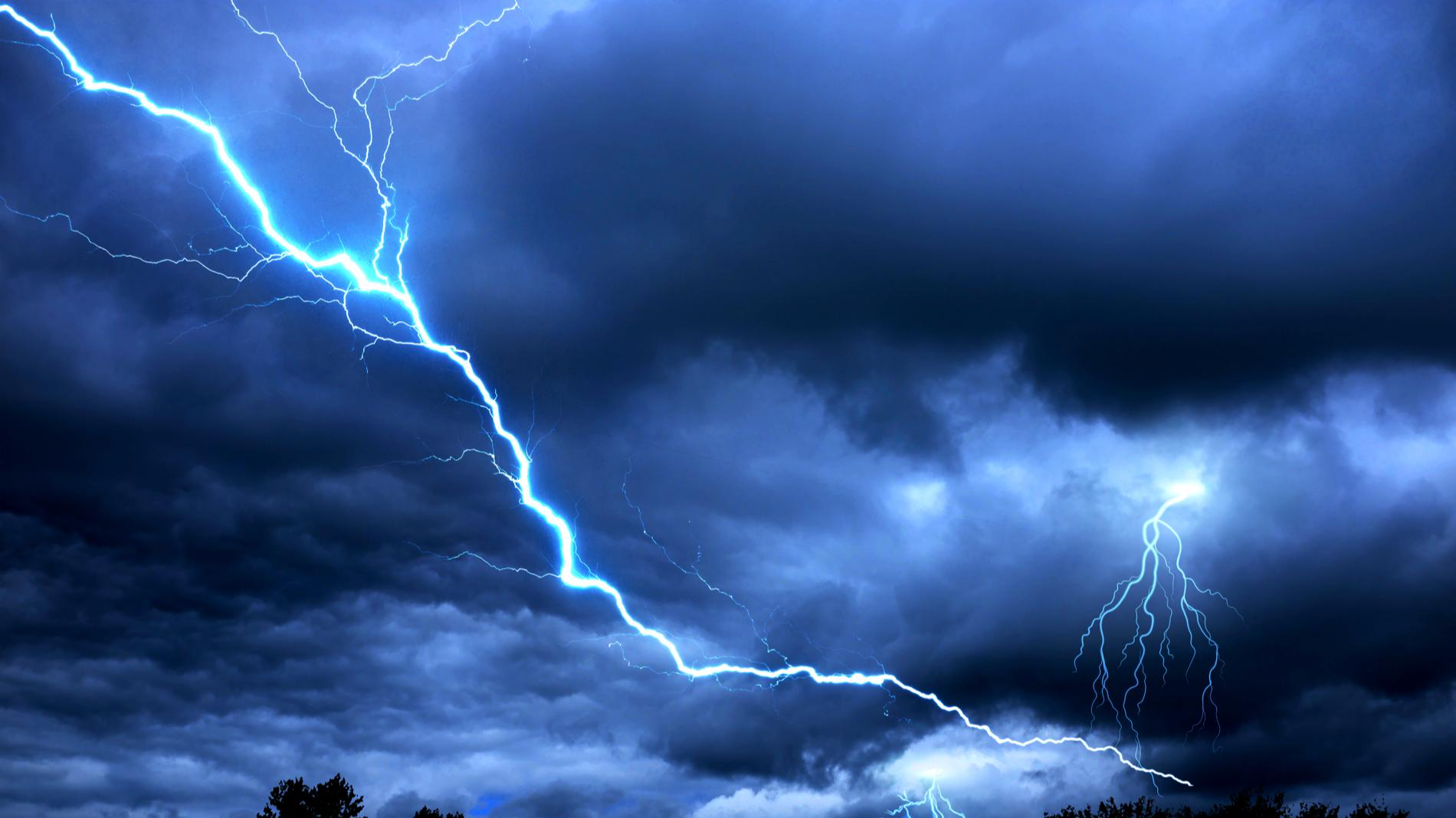 Молния. Фото: Freepik