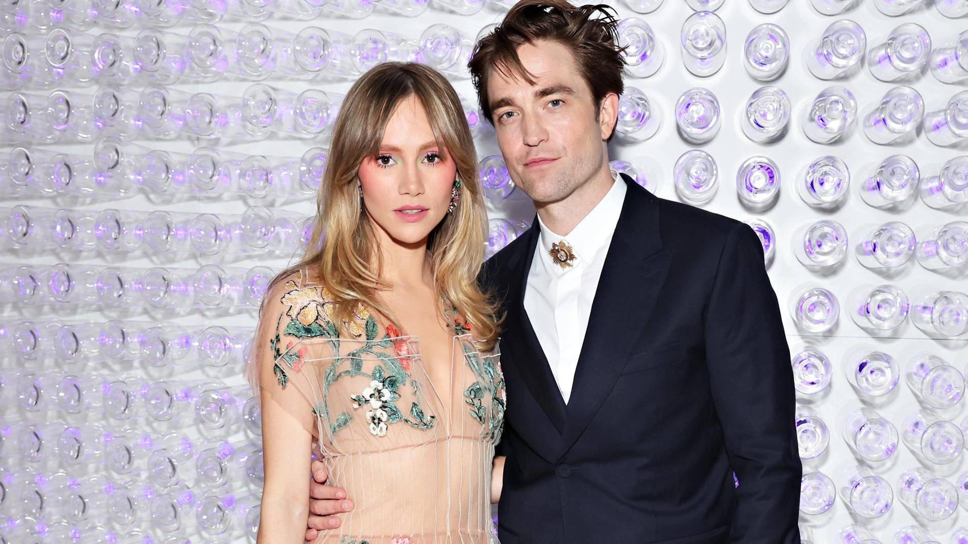 Роберт Паттинсон и Сьюки Уотерхаус. Фото: Getty Images