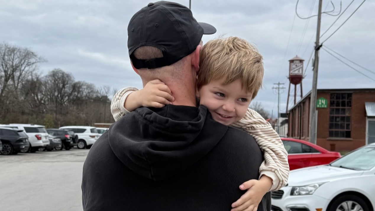 Брэди Кайзер с сыном Триггом. Фото: Instagram (Запрещён в РФ) @emiliekiser