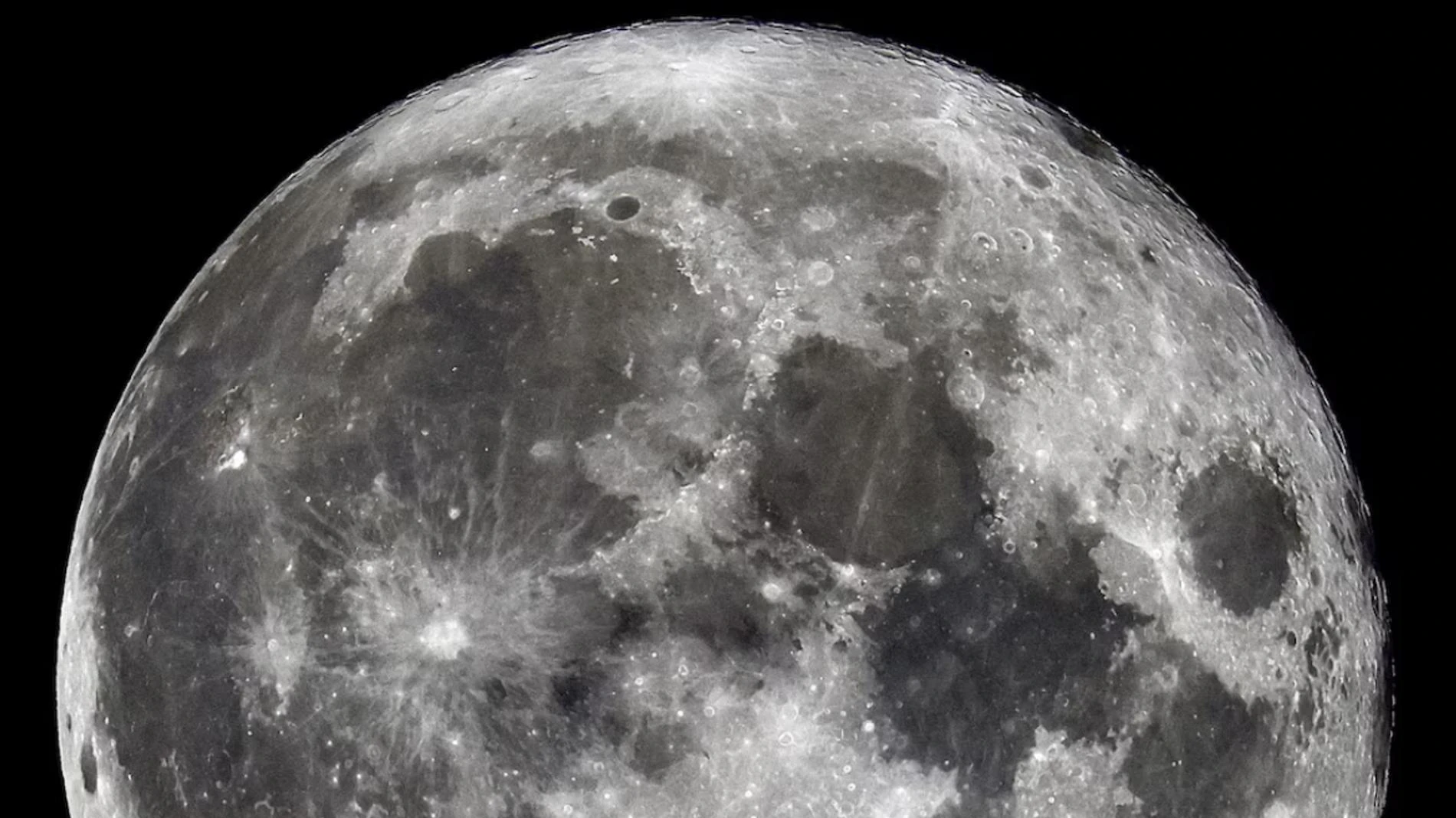 Луна. Фото: freepik.com