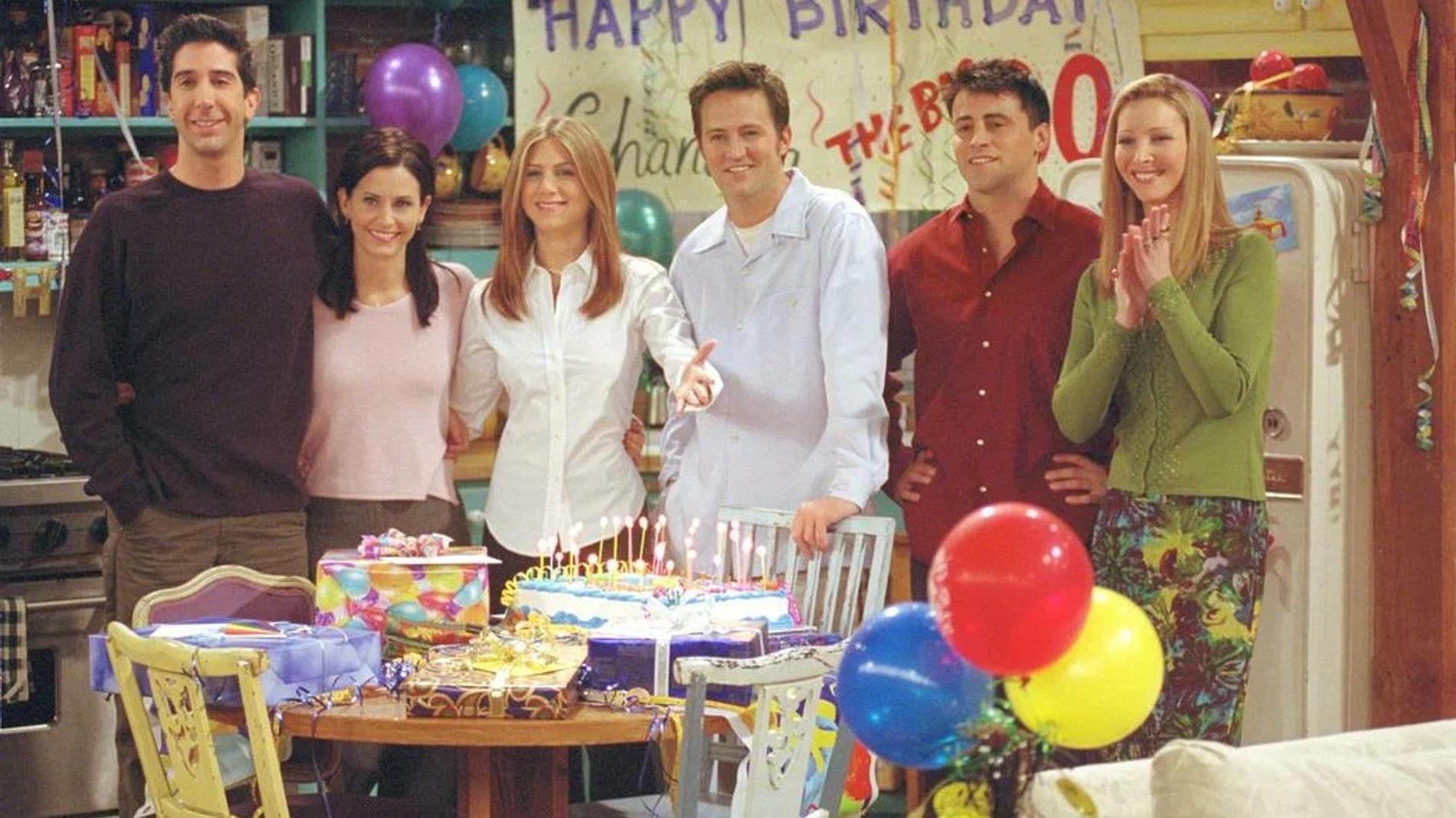Кадр со съёмок сериала «Друзья»: Кинопоиск