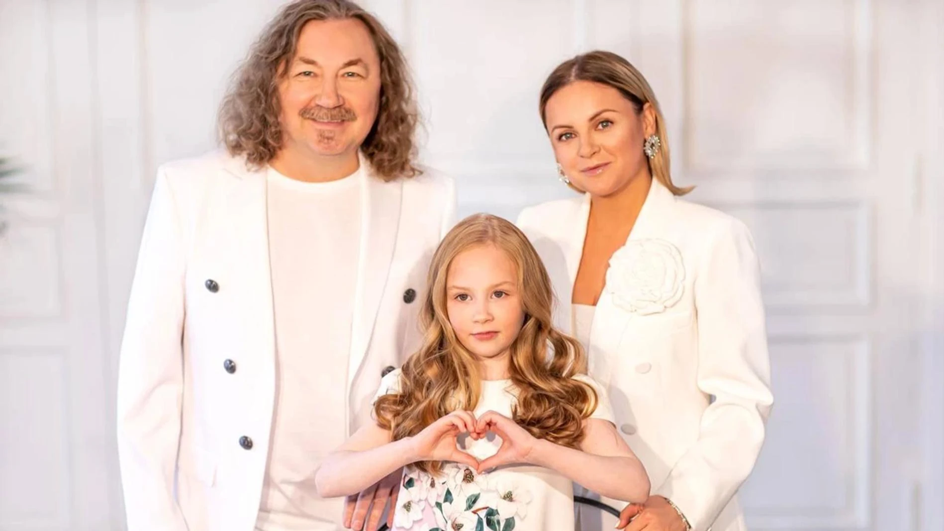 Игорь Николаев с супругой и дочерью. Фото: Telegram @igornikolaev_music