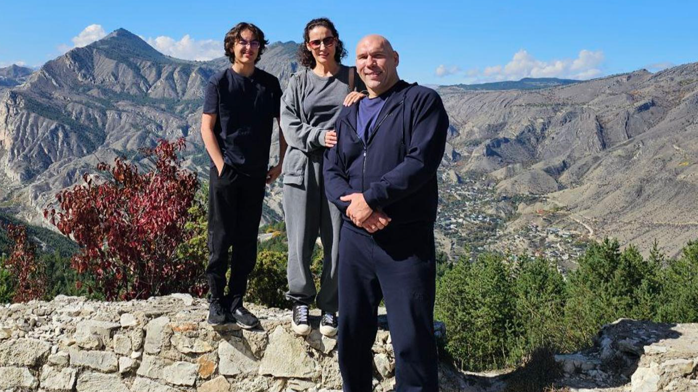 Николай Валуев с женой и сыном. Фото: Telegram @nickvaluev