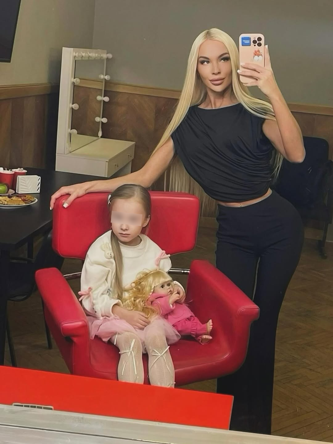 Екатерина Лукьянова с дочкой Стефанией. Фото: Инстаграм (запрещён в РФ) @aprelka.22