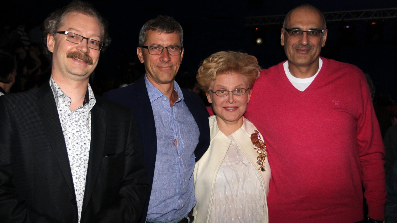 Елена Малышева с коллегами. Фото: Legion-Media