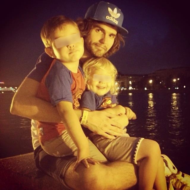 Noize MC* с детьми. Фото: Инстаграм (запрещён в РФ) @noizemc