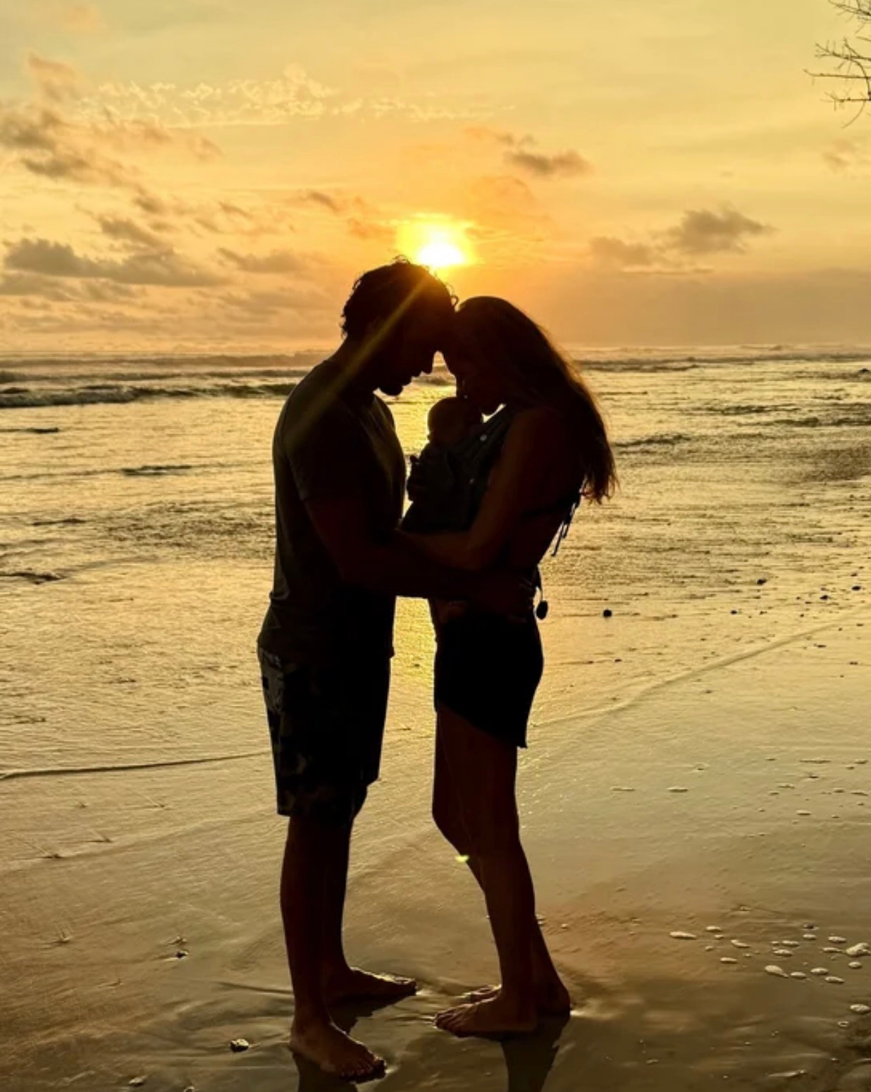 Жизель Бюндхен и Хоаким Валенте с сыном. Фото: Соцсети Жизель Бюндхен