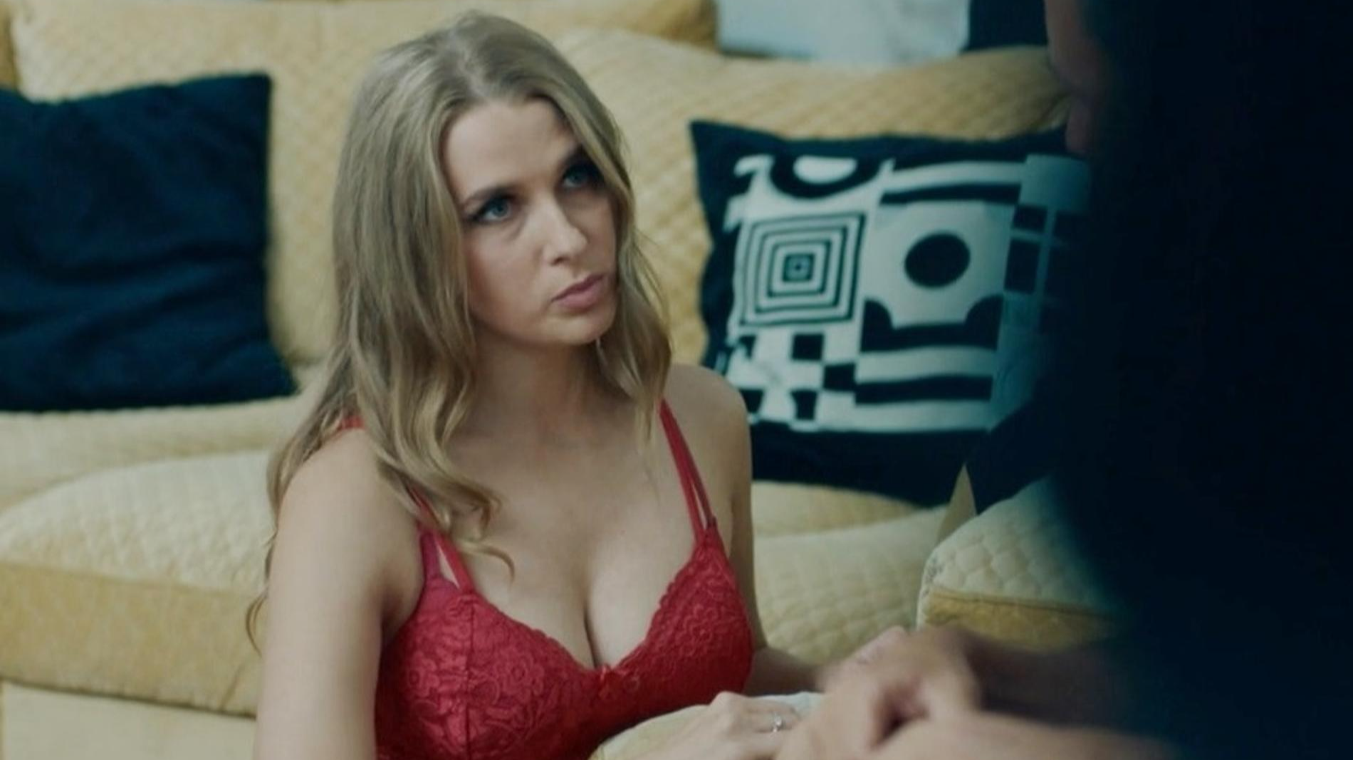 Кристина Кулишенко. Кадр из сериала «Такси под прикрытием»: Кино-Театр.Ру