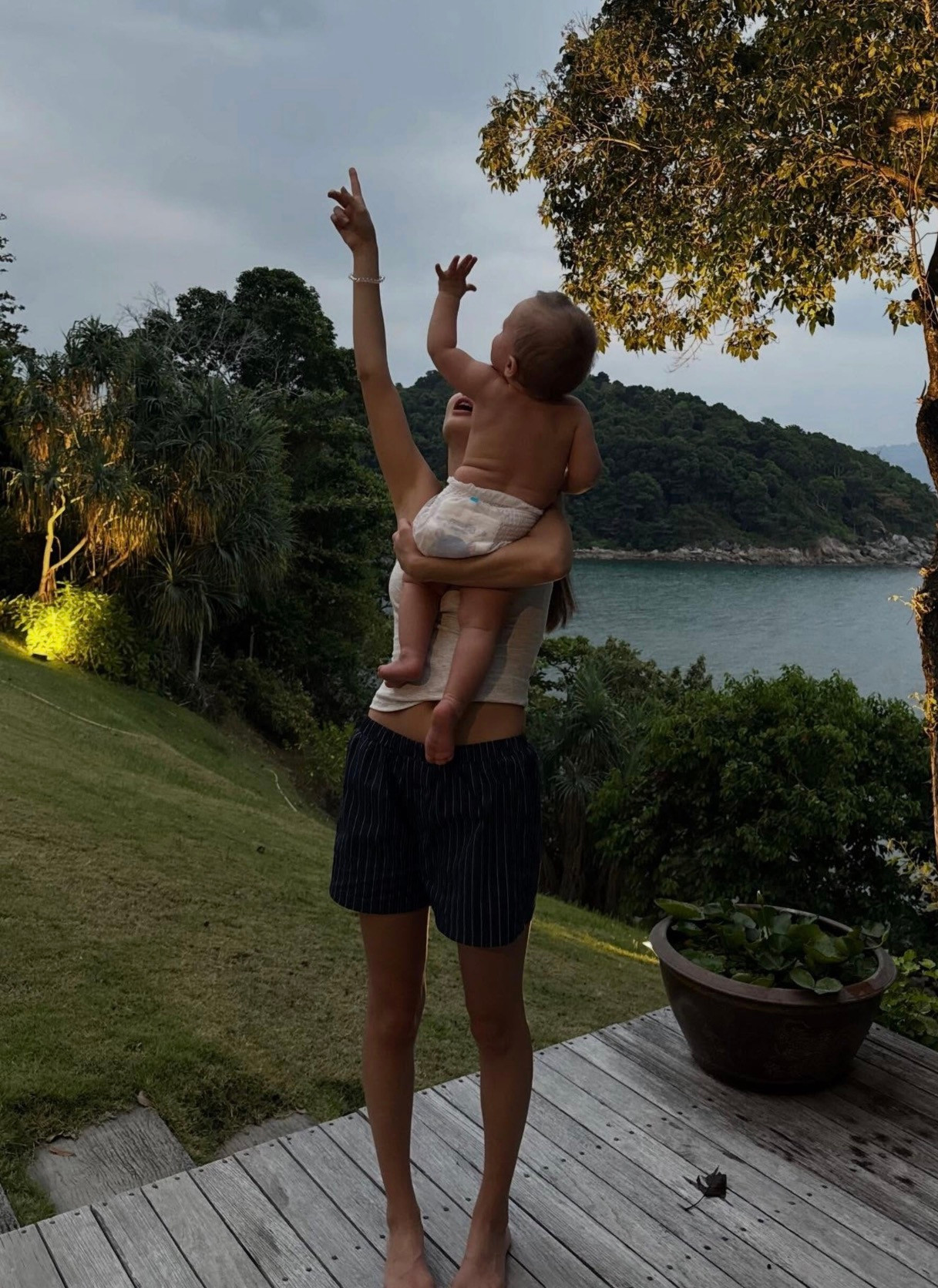 Виктория Антонова с сыном Фёдором. Фото: Instagram (Запрещён в РФ) @victoriyaantonova_