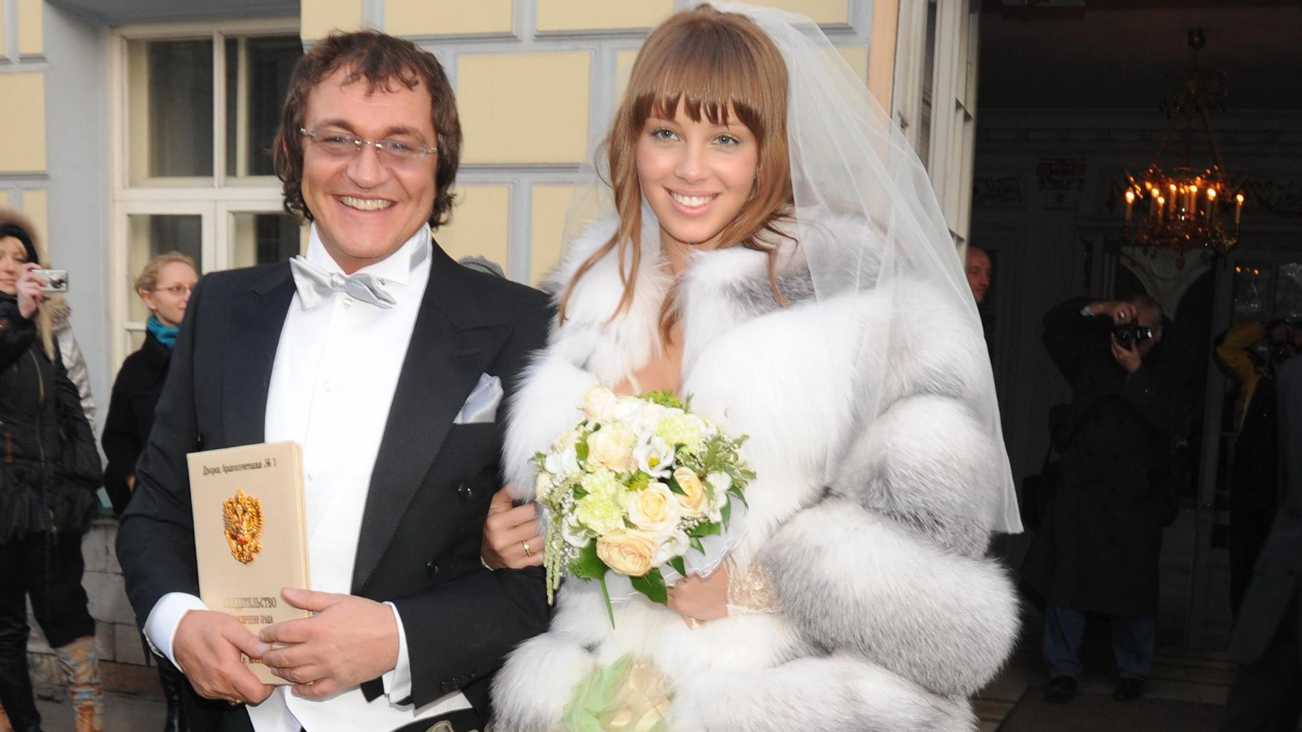 Дмитрий и Полина Дибровы в день бракосочетания. Фото: Legion-Media