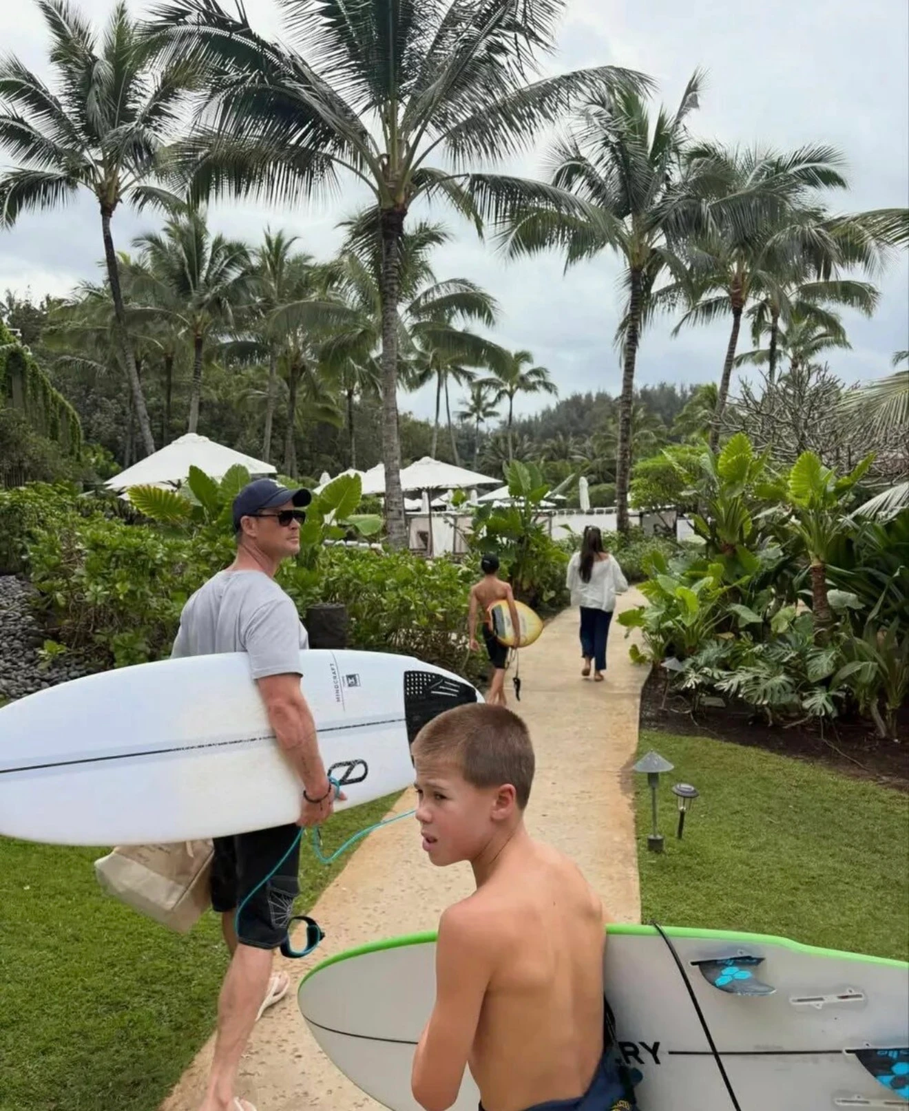 Крис Хемсворт с детьми. Фото: Соцсети Криса Хемсворта