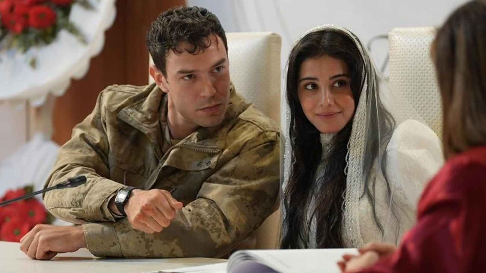 Айтач Шашмаз и Хелин Кандемир. Фото: Кадр из сериала «Ты тот, кого я люблю» (2026)