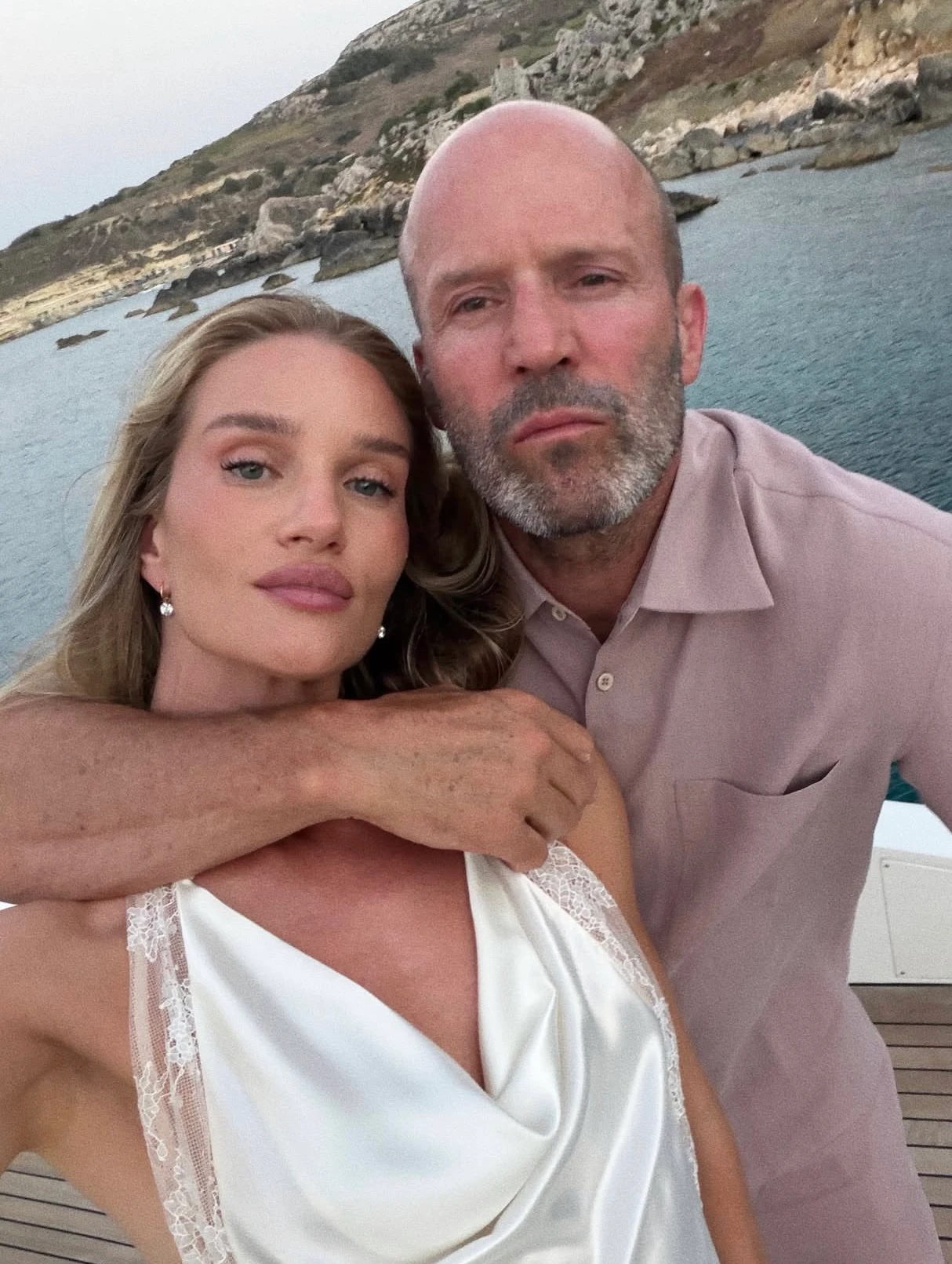 Джейсон Стэйтем и Рози Хантингтон‑Уайтли. Фото: Instagram (запрещён в РФ) @rosiehw