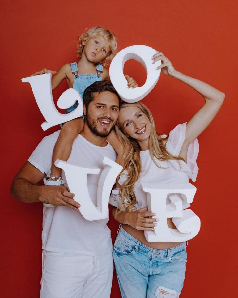 Алина Левда с семьей. Фото: @botanovna_