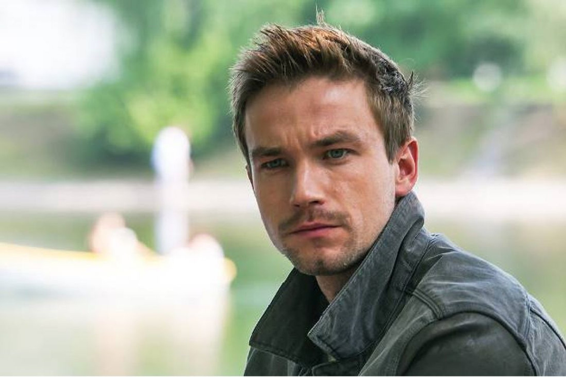 Актер Александр Петров