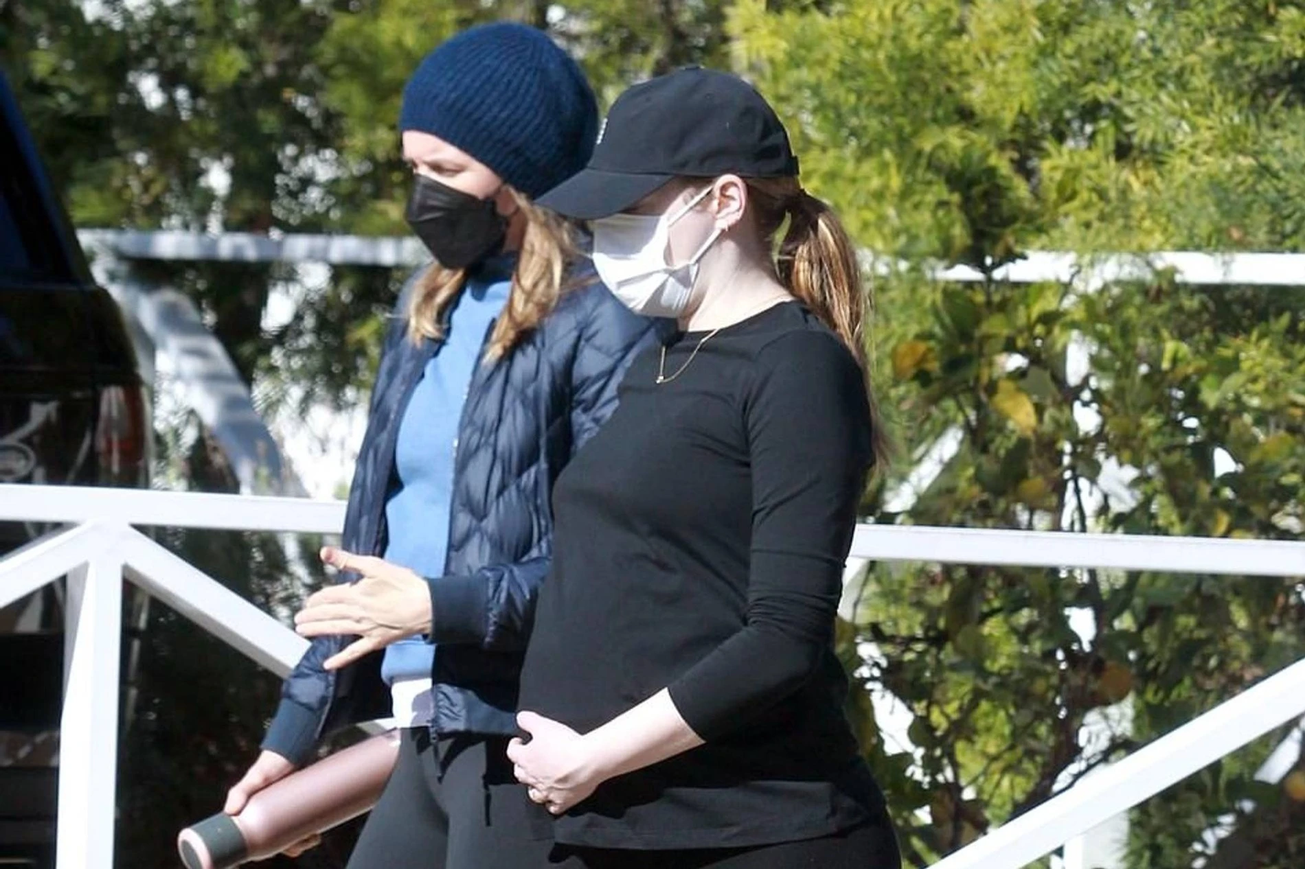 Эмма Стоун на прогулке, фото: Coleman-Rayner