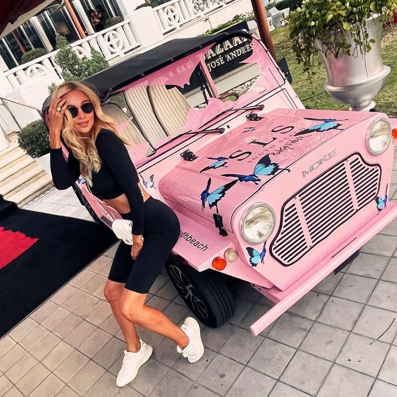 instagram@lopyrevavika