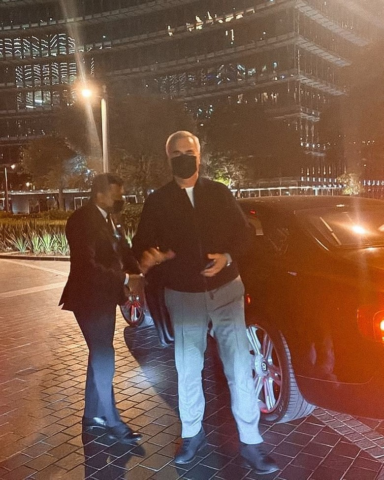 Instagram @vvmmeladze