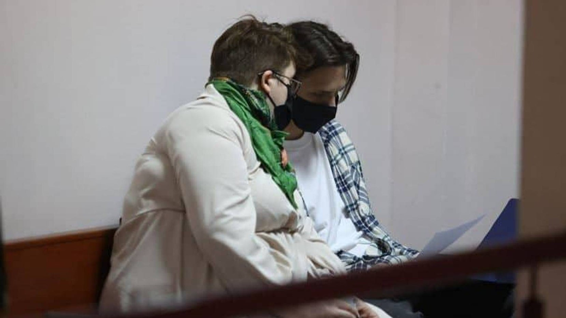 Фото из здания суда