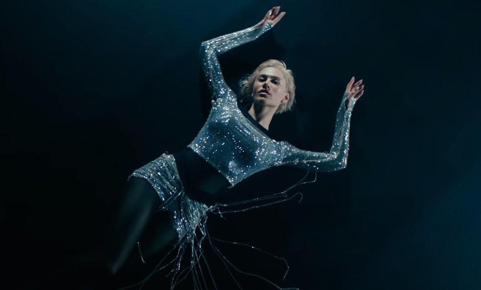 Скрин из клипа на песню El Diablo