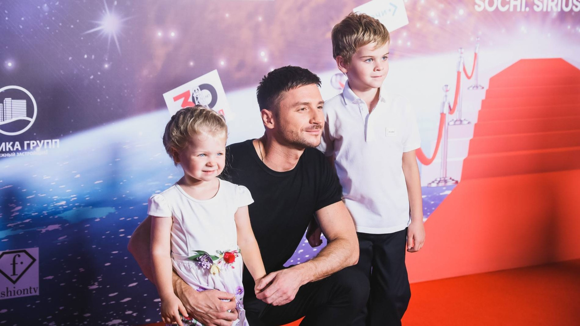 Сергей Лазарев с детьми