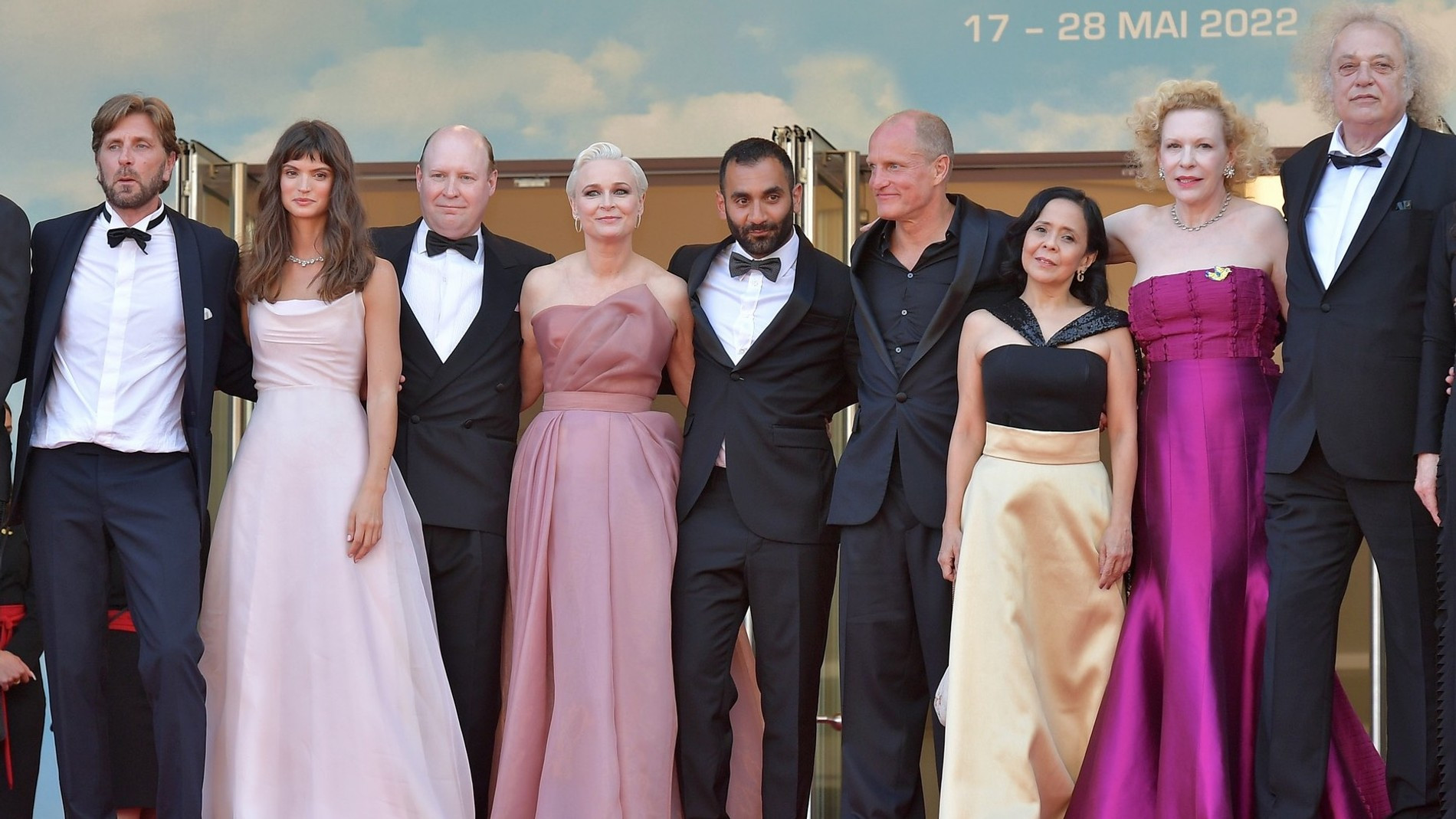 Режиссер Рубен Эстлунд, Чарлби Дин, Хенрик Дорсин, Вики Берлин, Арвин Кананян, Вуди Харрельсон, Долли Де Леон, Сунньи Меллес и Златко Бурич
Фото: Getty Images