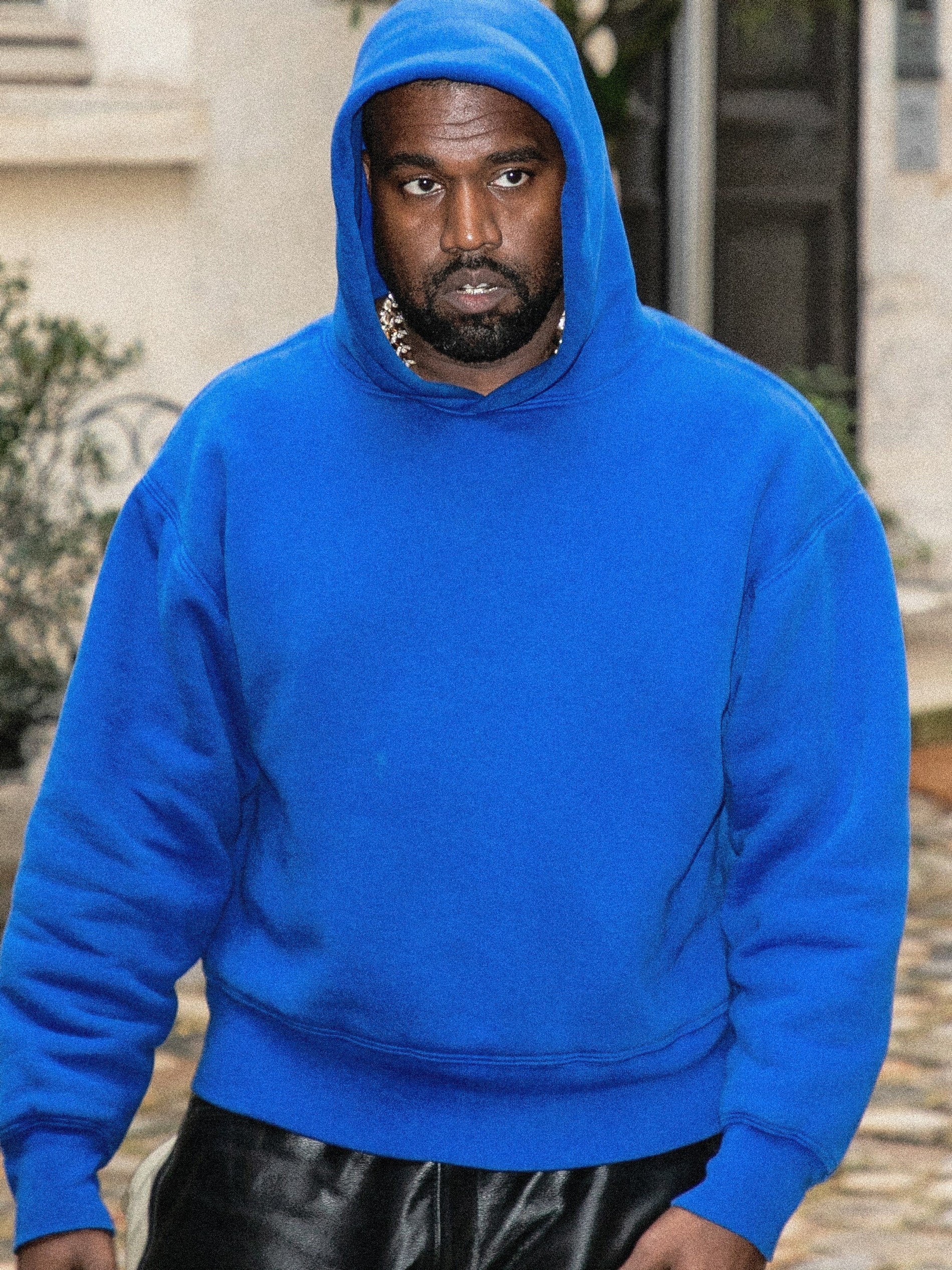 Канье в худи из коллекции YEEZY x GAP
Фото: Marc Piasecki / Getty Images