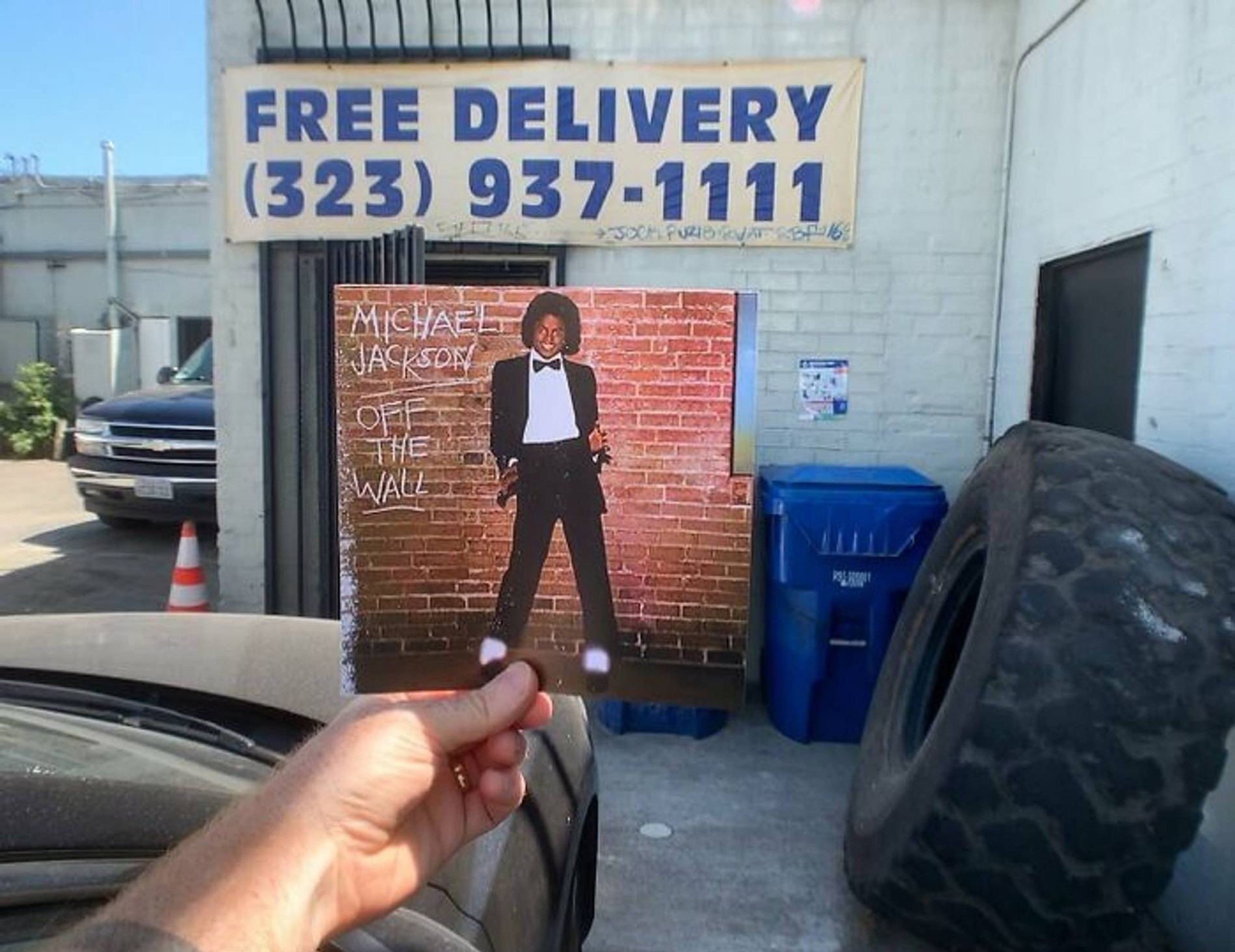 Майкл Джексон на обложке своего альбома 1979 года Off The Wall
Фото: Instagram @ thebandwashere