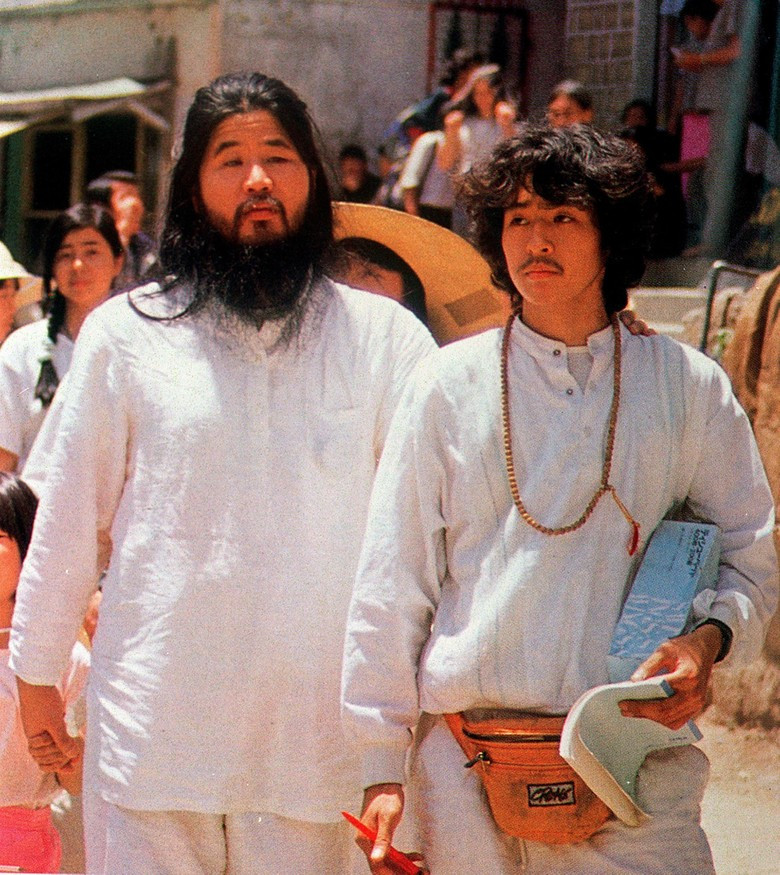 Секо Асахара с членом секты «Аум Синрике». Источник: соцсети