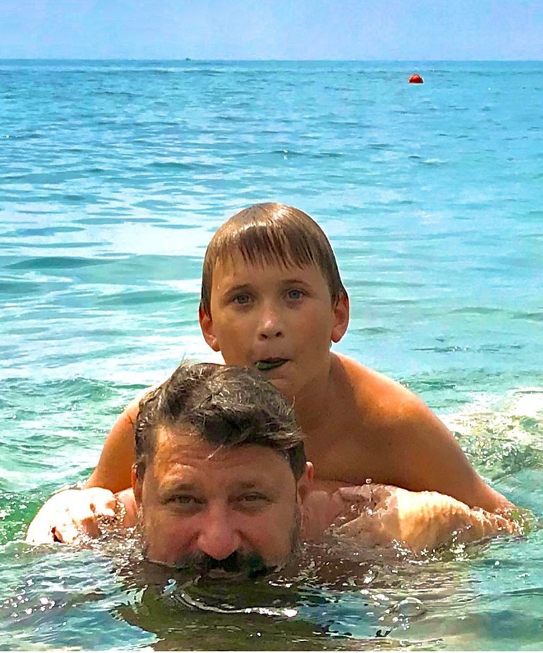 Виктор с сыном. Фото: Инстаграм (запрещен в РФ) Виктора Логинова