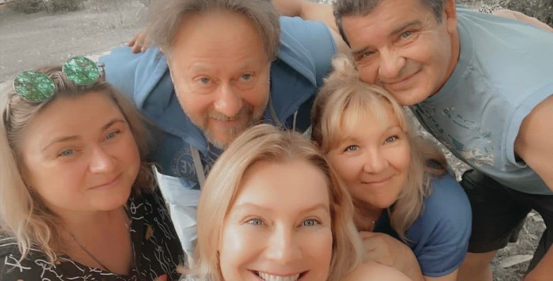 Сергей Дорогов с супругой и друзьями из шоу «6 кадров». Фото: Инстаграм (запрещен в РФ) Галины Даниловой