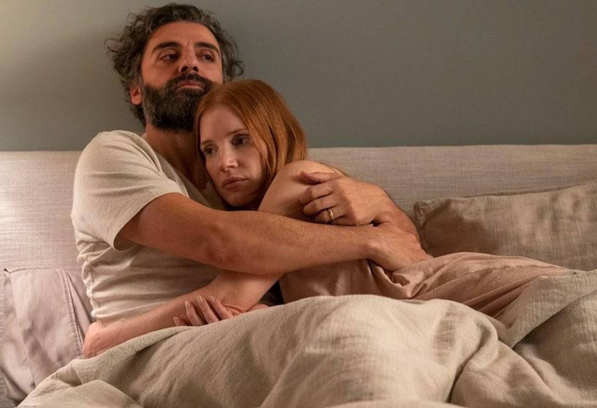 Оскар Айзек и Джессика Честейн в сериале «Сцены из супружеской жизни»