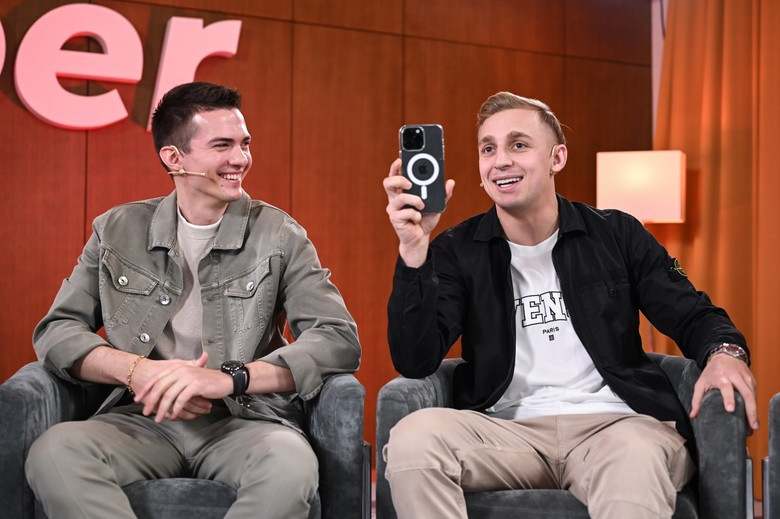 Kolunov и Саша Стоун на паблик-токе Super. Фото: Super.ru / Александра Марченко