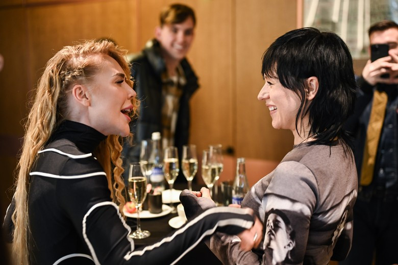 Карина Кросс и Катя IOWA на паблик-токе Super. Фото: Super.ru / Александра Марченко