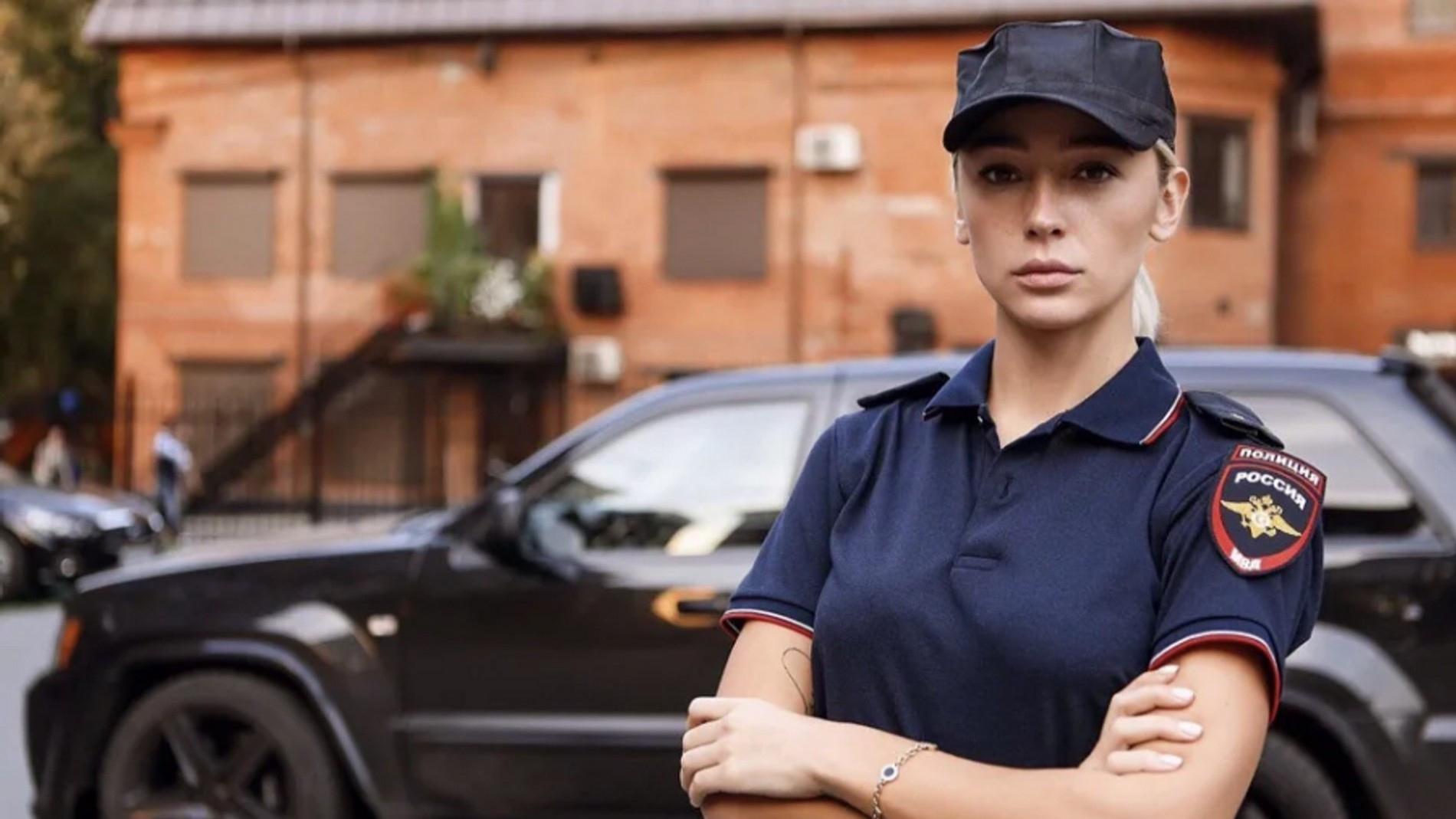 Настя Ивлеева в образе из сериала «Туристическая полиция»
Фото: Твиттер