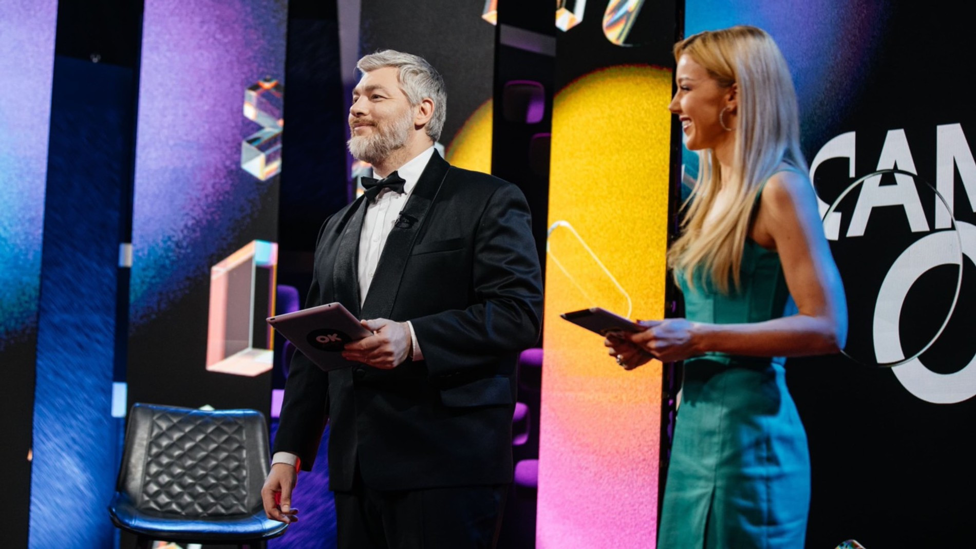 Ведущие премии Юлианна Караулова и Евгений Рыбов
Фото: OK