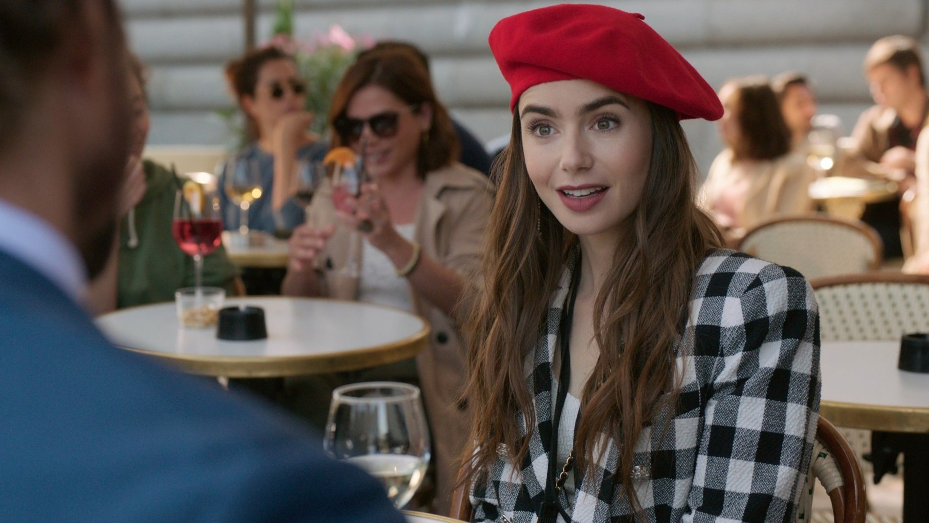 Кадр из фильма «Эмили в Париже»
Фото: tojsiab.com