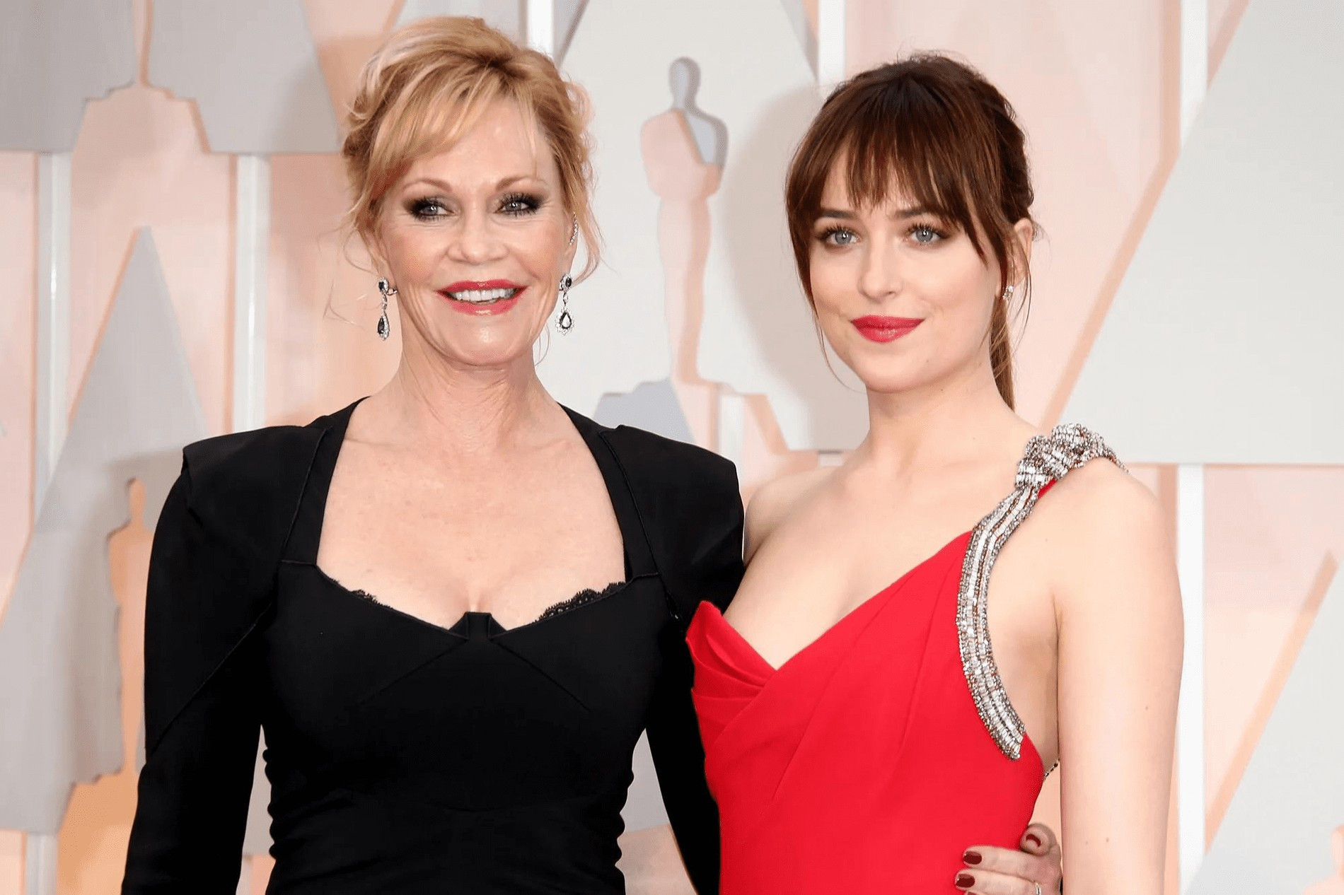 Мелани Гриффит со своей дочерью Дакотой Джонсон
Фото: Getty