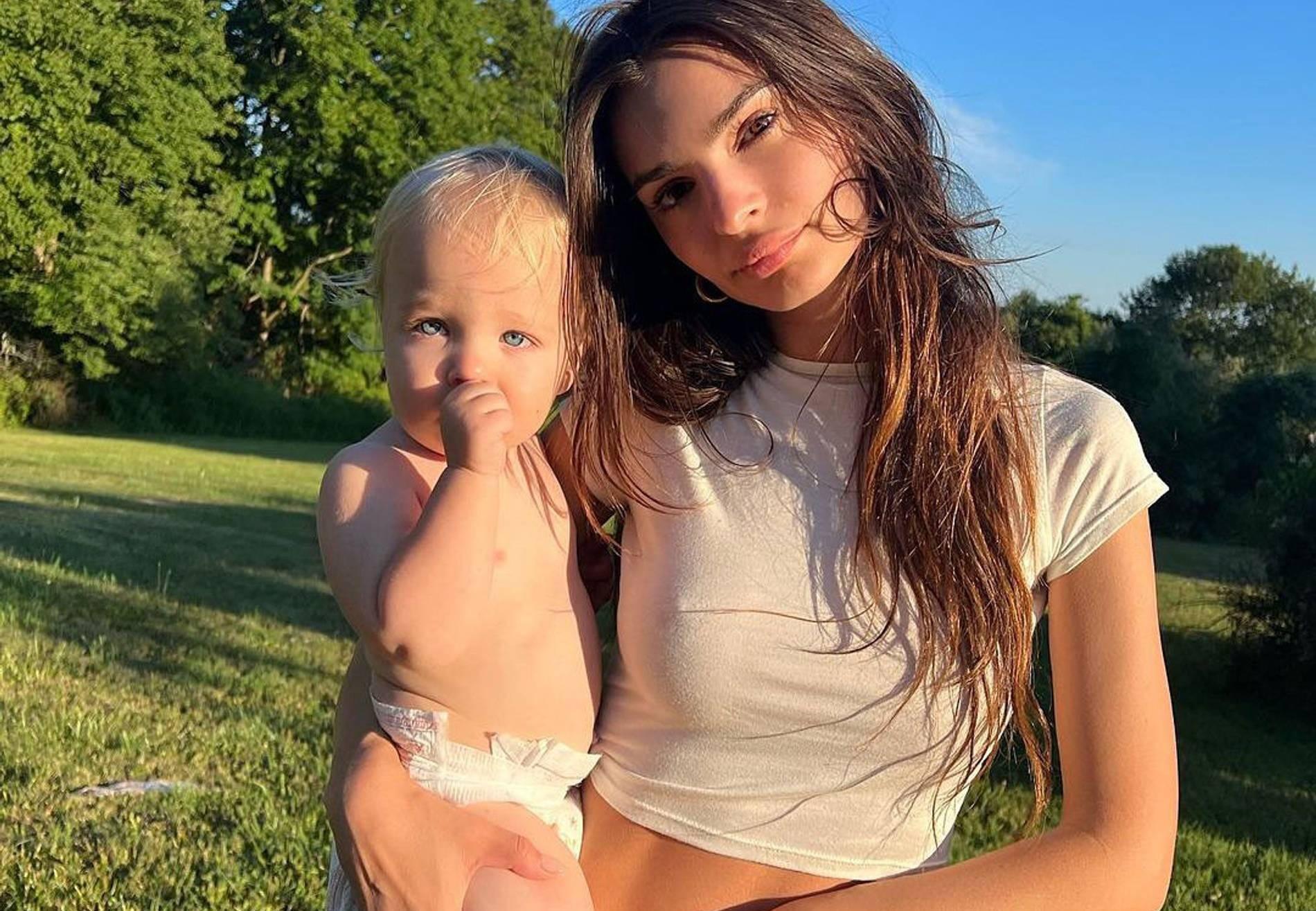 Эмили Ратаковски с сыном Сильвестром
Фото: Инстаграм (запрещен в РФ)