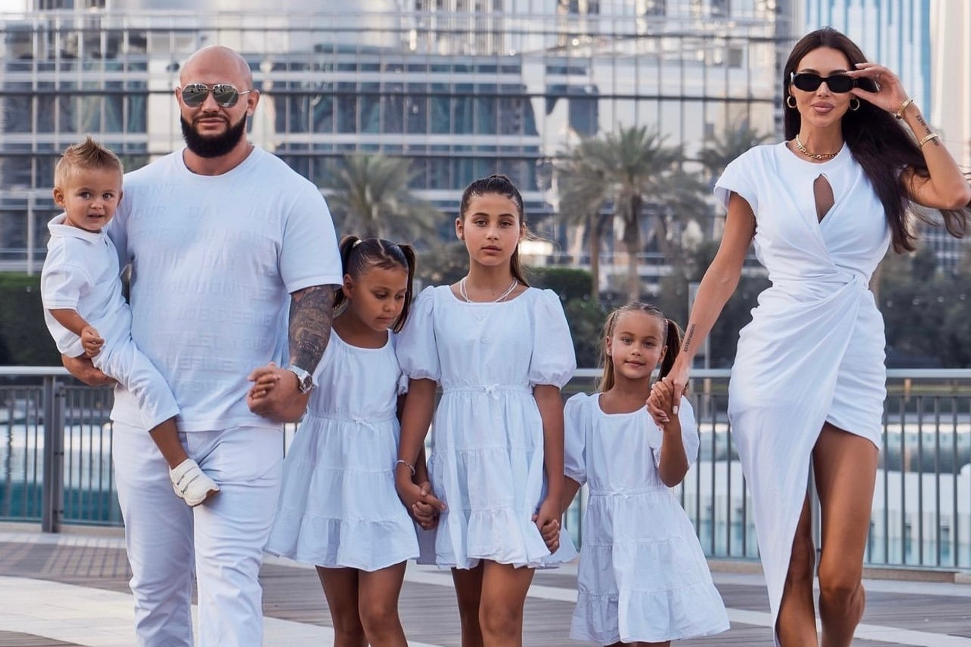 Оксана Самойлова и Джиган с детьми
Фото: Инстаграм (запрещен в РФ)