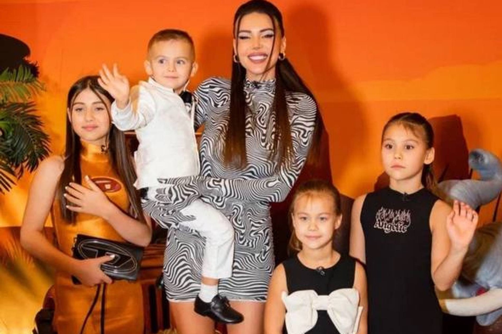 Оксана Самойлова с детьми
Фото: Инстаграм (запрещен в РФ)