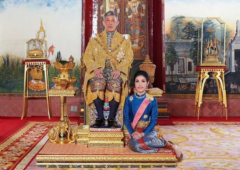 Маха Вачиралонгкорн с Сининат Вонгваджирапакди. Источник: Getty Images